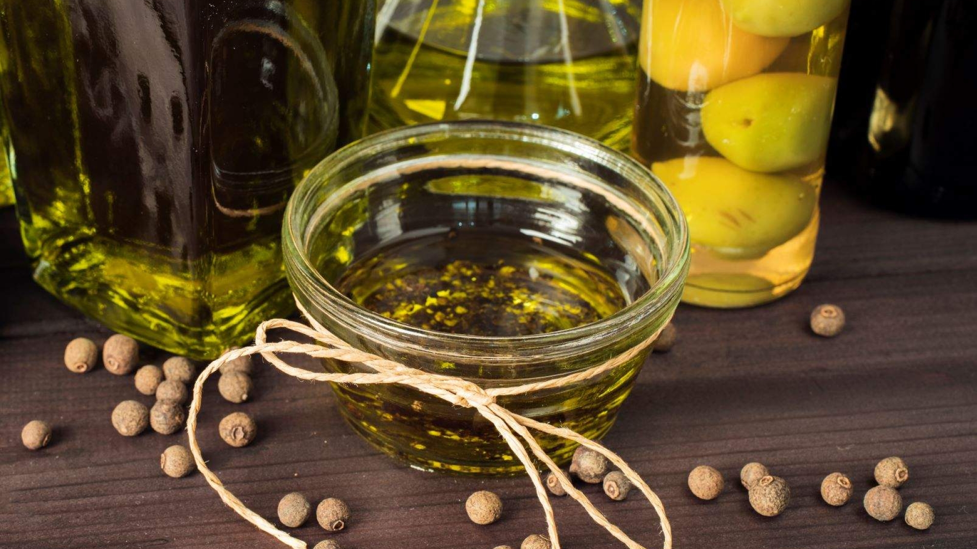close-up-organic-olive-oil-table (1)